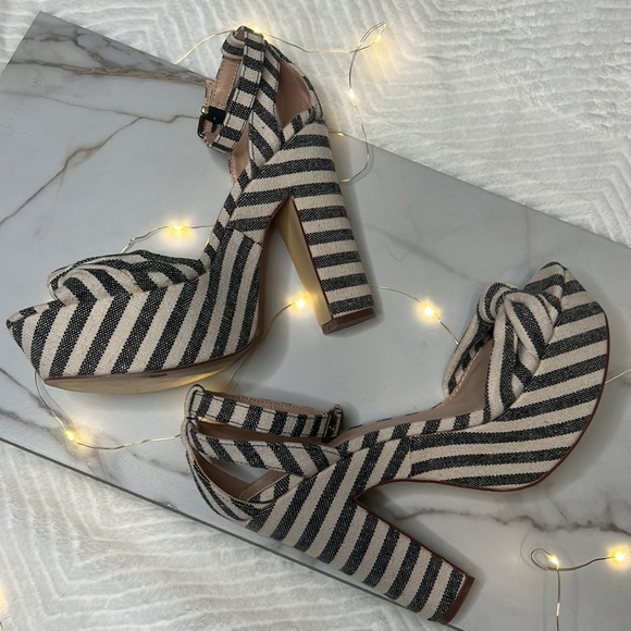 JustFab Lawren Wide Width Striped Platform Sandal - Size 10 - Picture 6 of 14